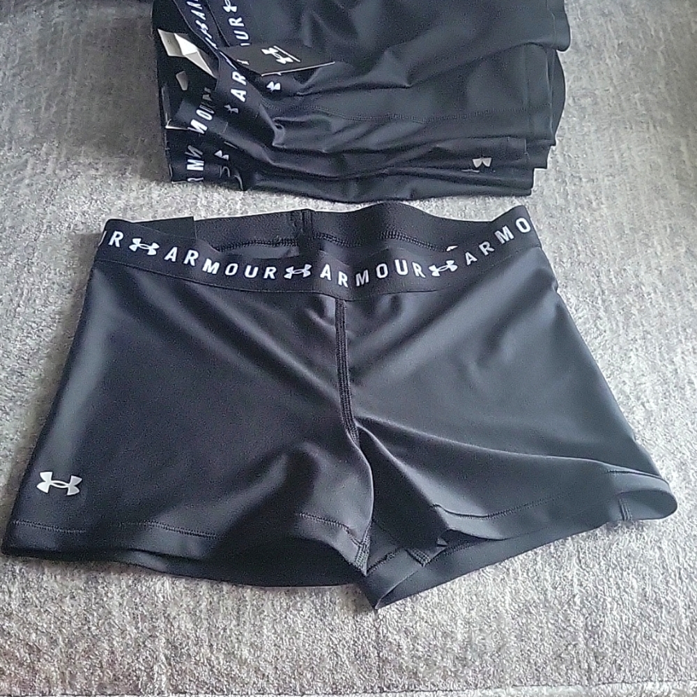 UA Women's HeatGear Shorty